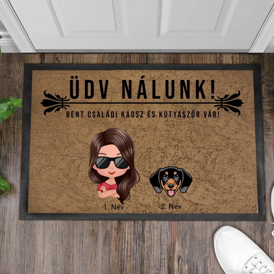 Személyre szabható családi kutyás lábtörlő - családi káosz